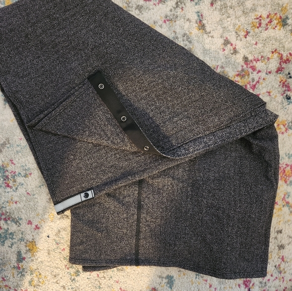 Lululemon Vinyasa Scarf - dark grey - Picture 2 of 4